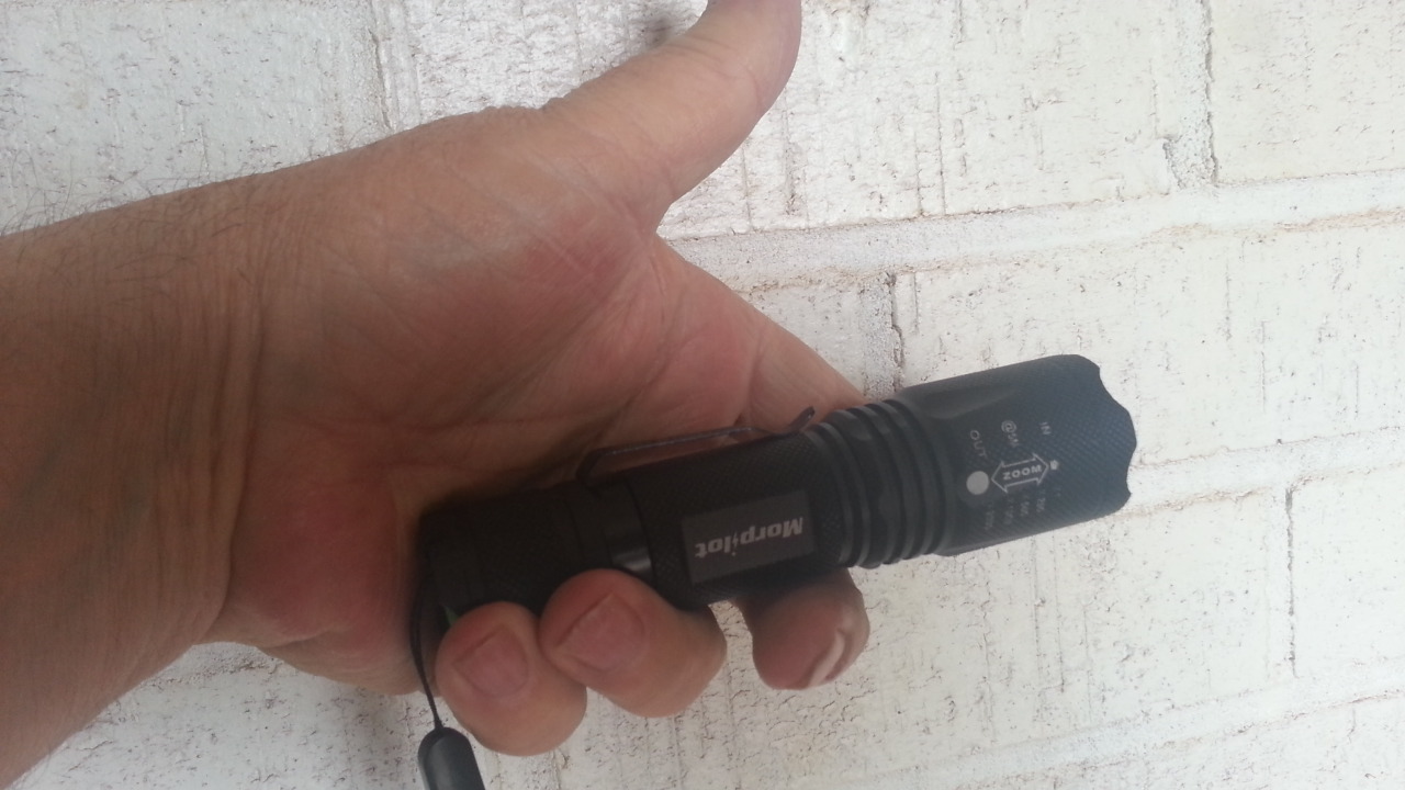 Very handy and bright 2 in 1 flashlight