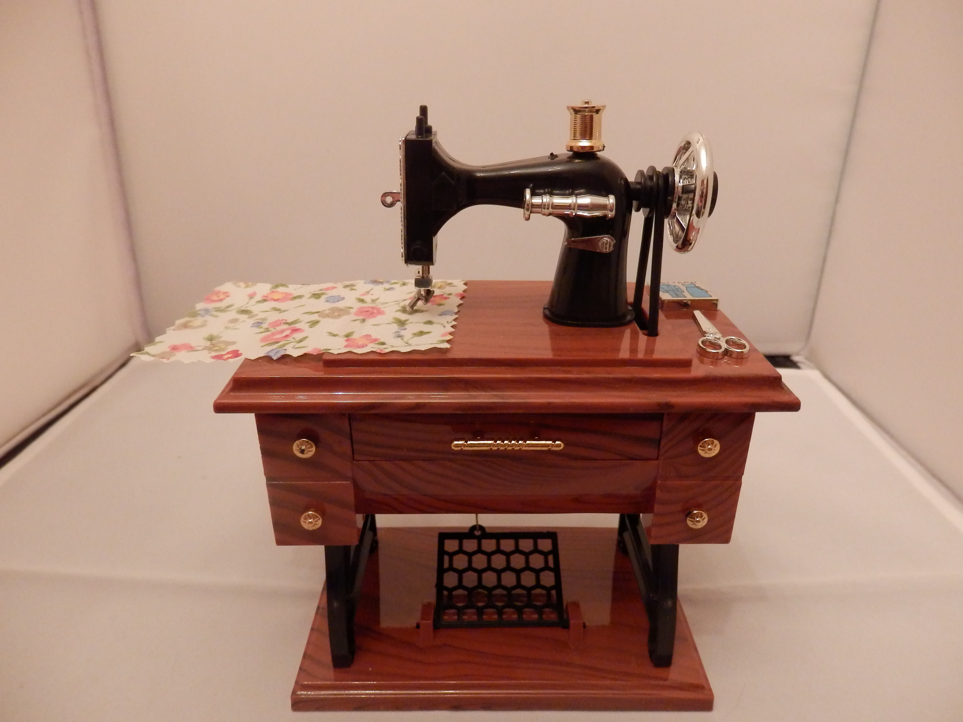 Vintage Mini Sewing Machine Music Box by fnemo