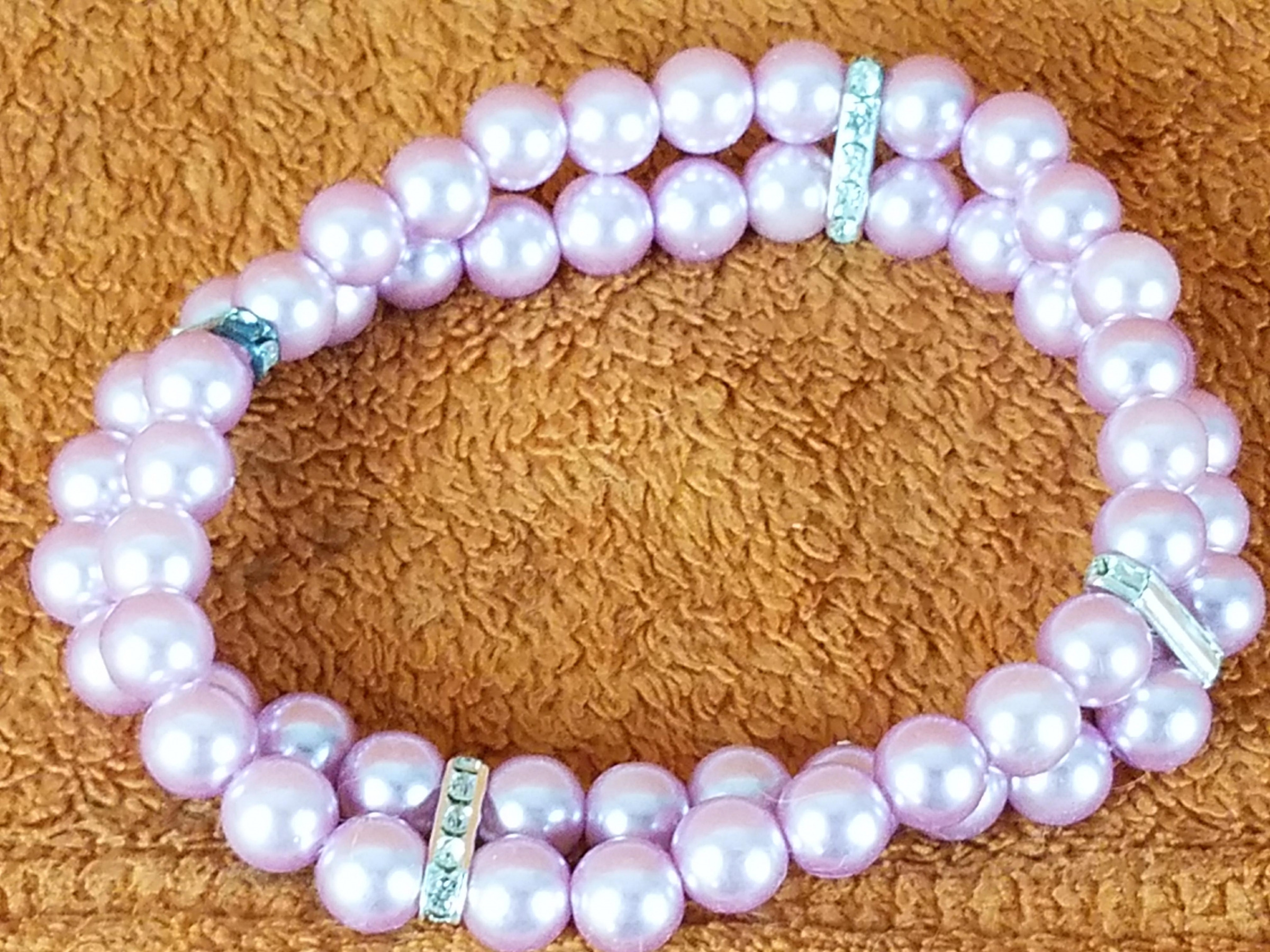 Fantastic faux pearls that your dog won't mind wearing, elastic & very stetchy & comfortable for your pets, bpth cats & dogs!