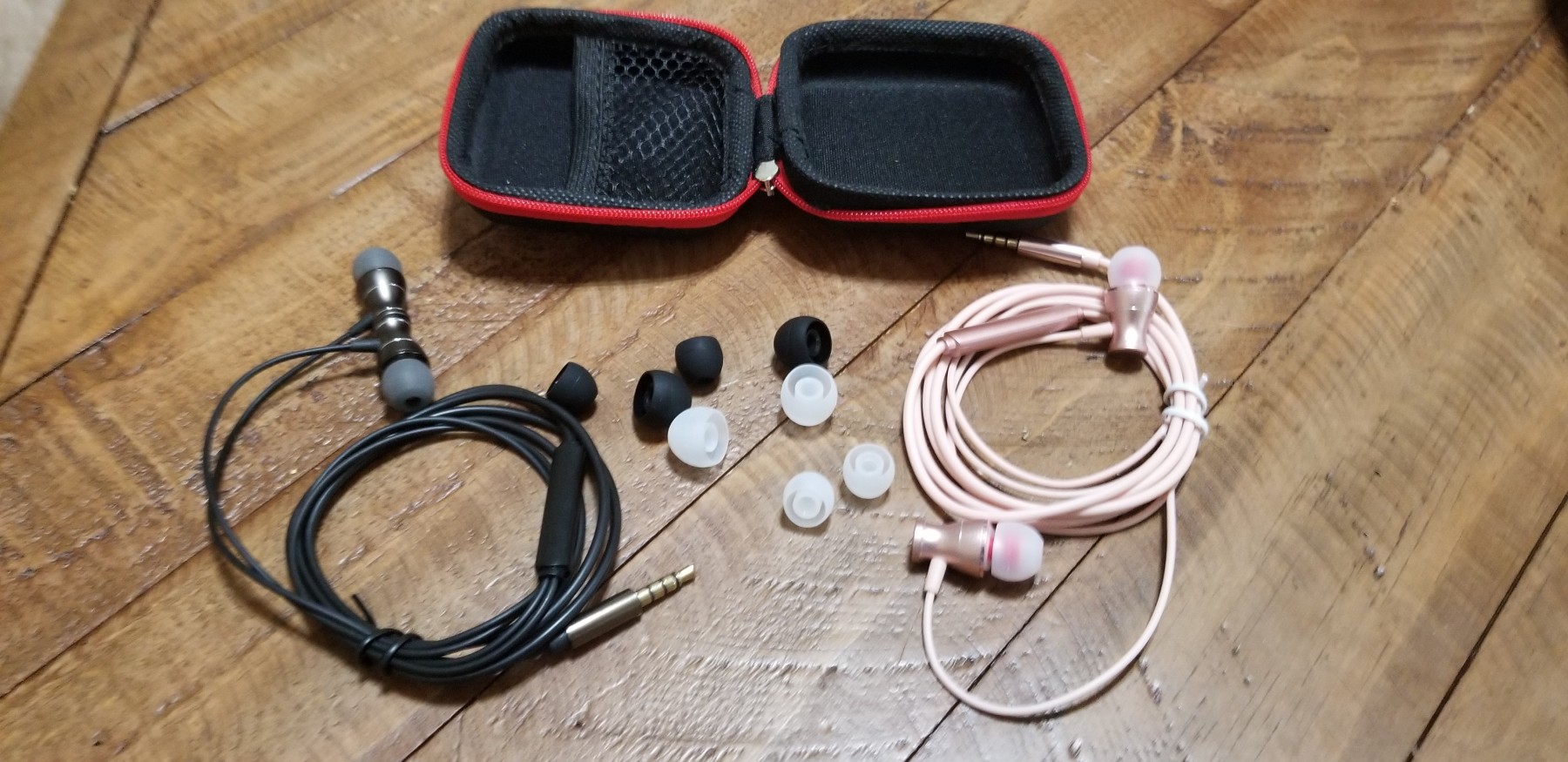 Great set of earbuds with case