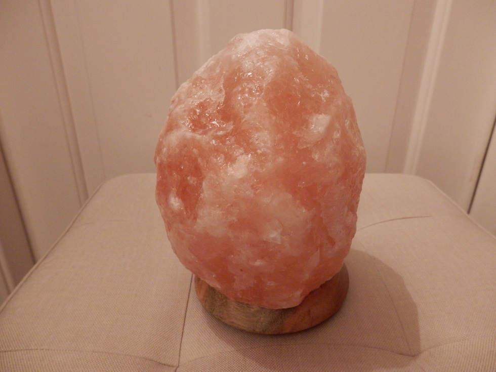 Natural Pink Himalayan Crystal Salt Lamp for a healthy atmosphere by Magic Salt