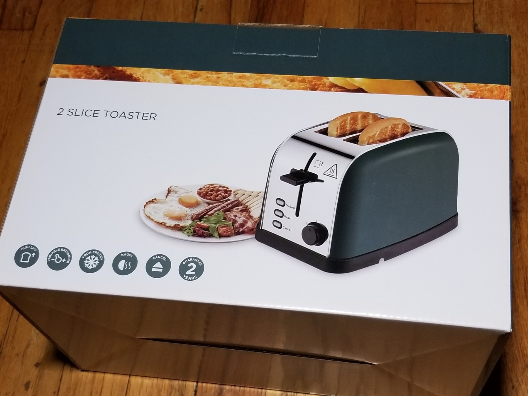 A nice toaster with features such as wide slots to fit bagels and defrost function!