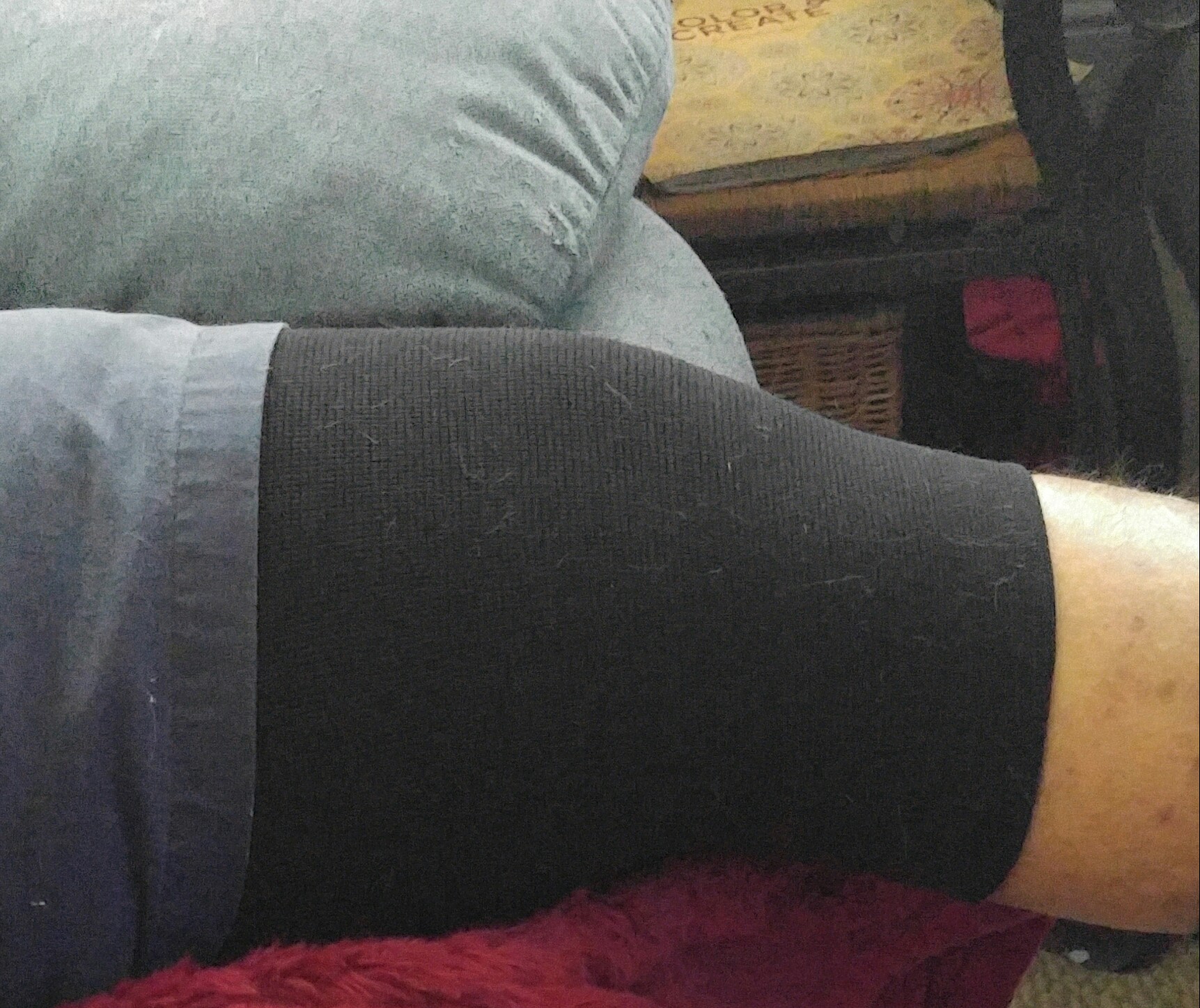 Thigh compression sleeve support brace