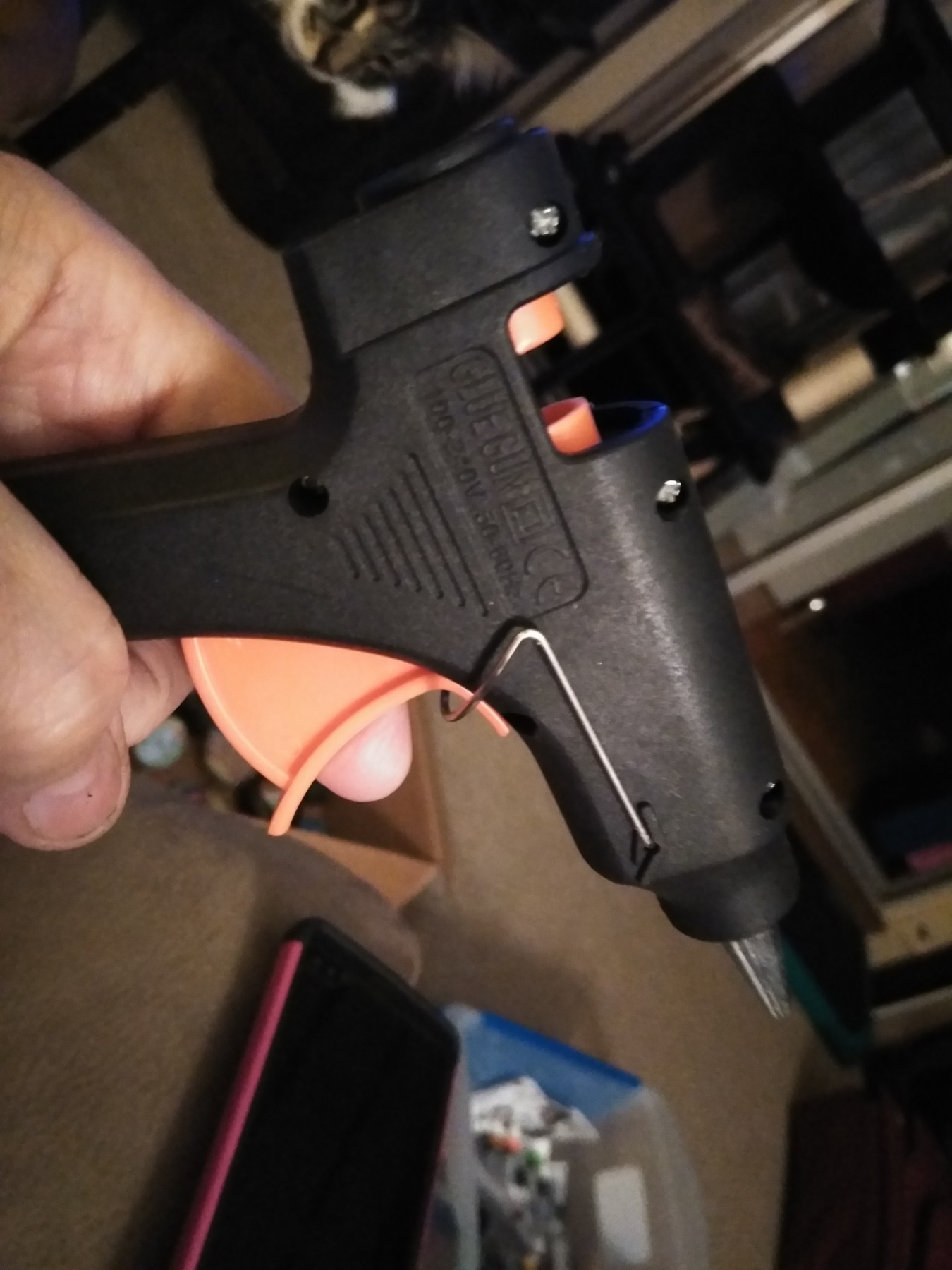 Hot glue gun with 50 mini glue sticks