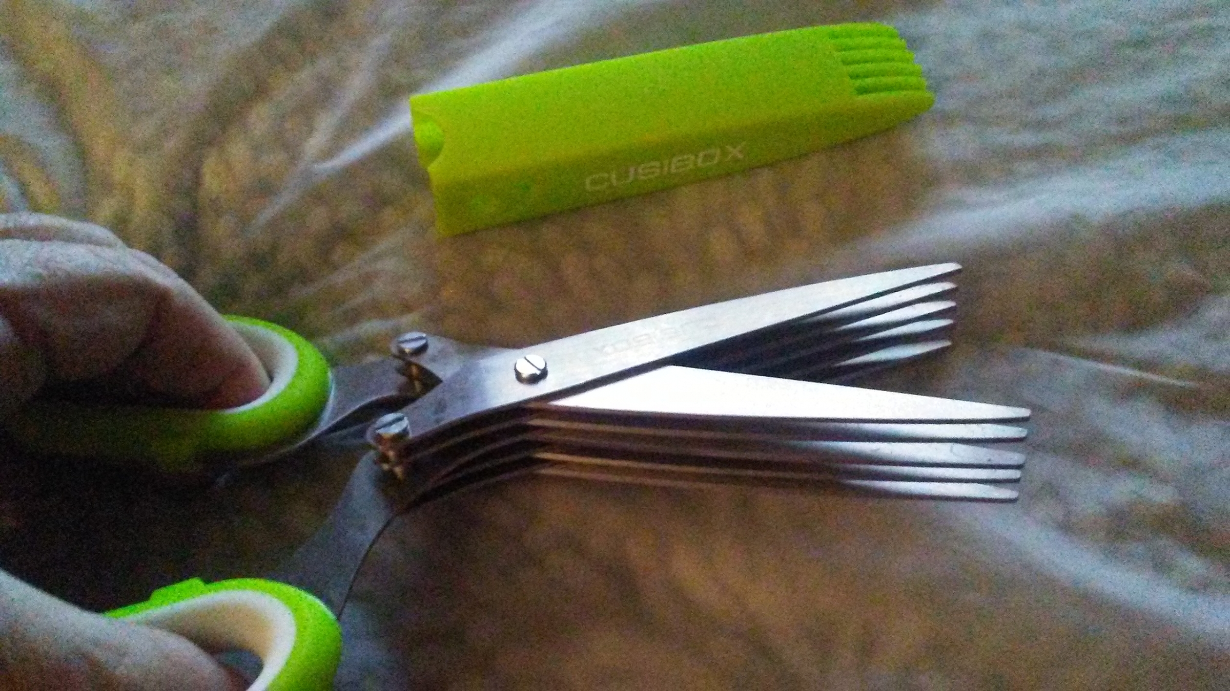 These kitchen shears have 5 sharp blades that quickly and easily snip through your herbs