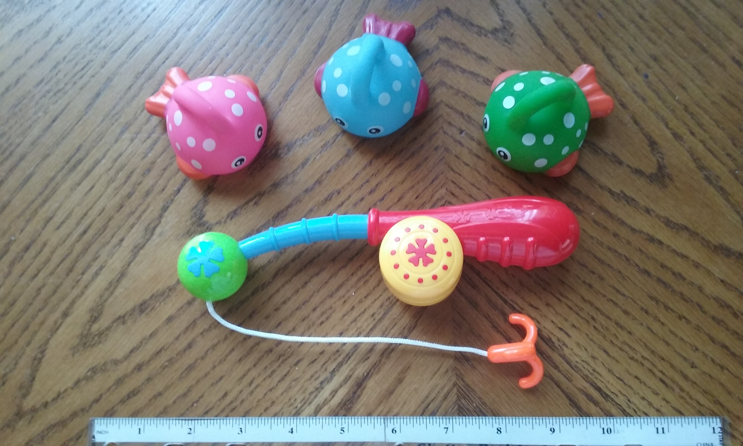 TODDLER TOY FISHING ROD WITH 3 FISHES