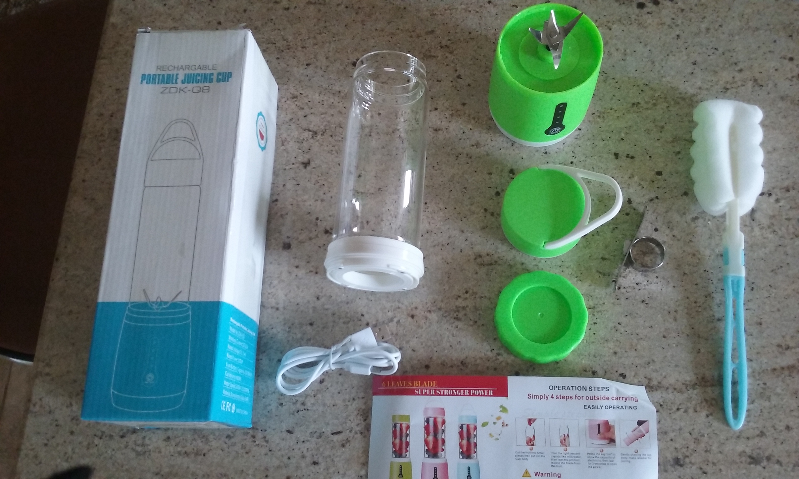 RECHARGEABLE SINGLE-SERVING SMOOTHIE MIXER