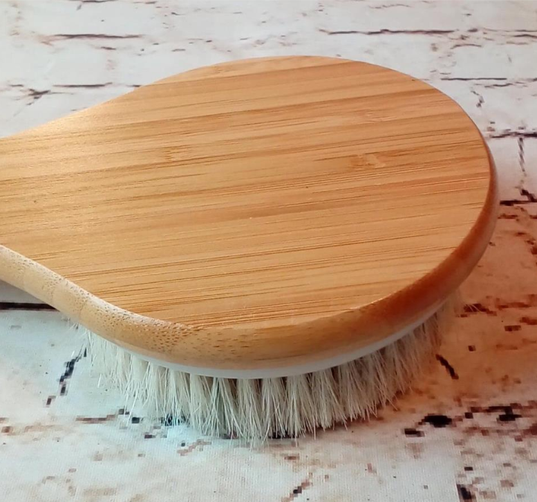 Soft bristles and great for massaging the skin.