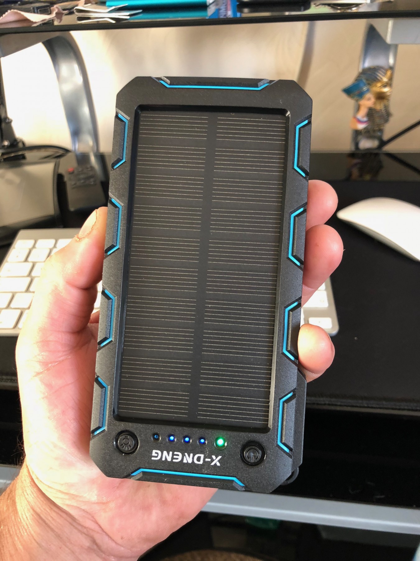 Love This Solar Power Bank