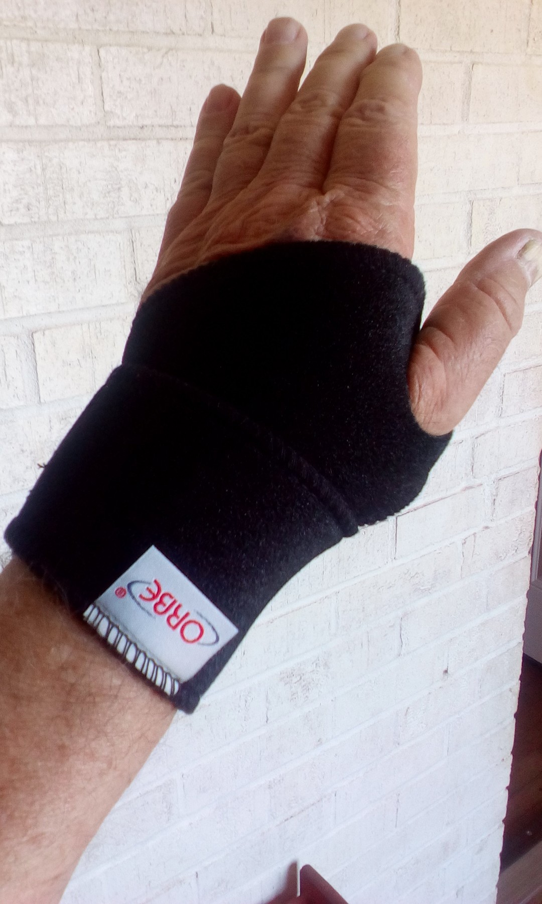 Comfortable and adjustable wrist support