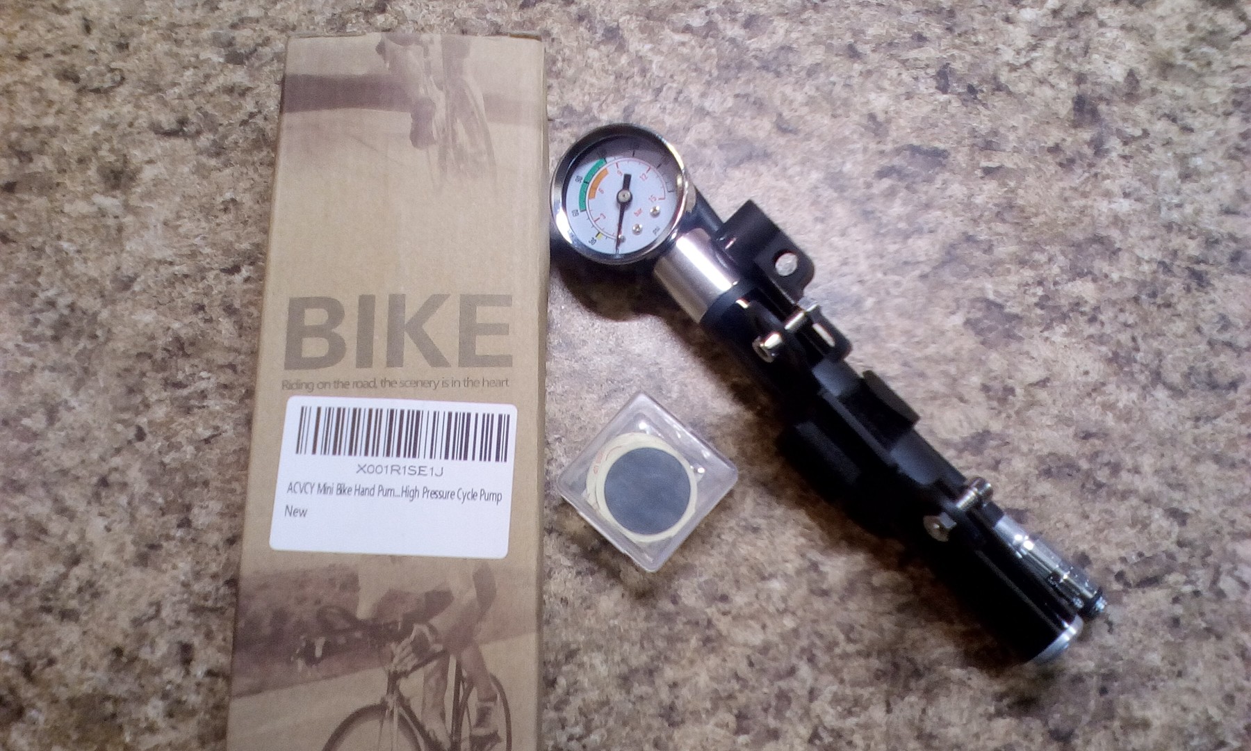 Mini bike pump with gauge