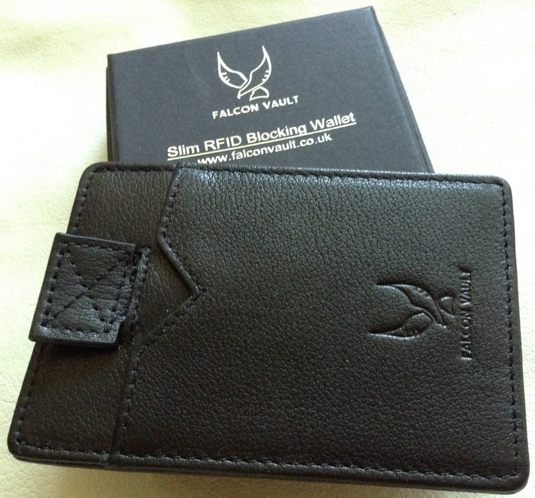 A Luxurious, Beautifully Designed, Men’s RFID blocking Card Holder Wallet