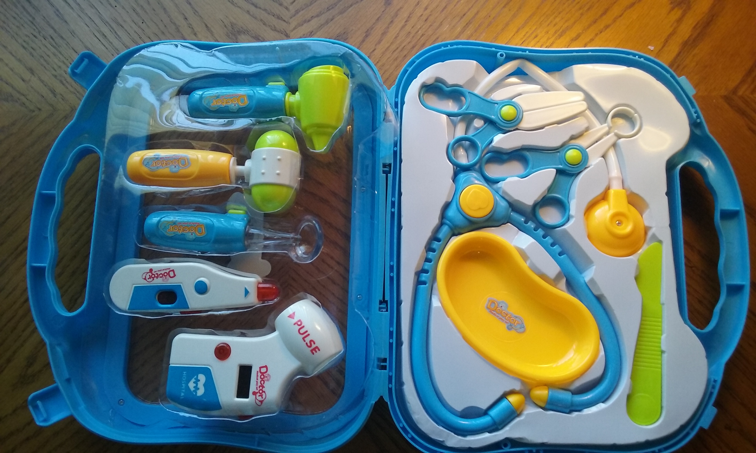 11 PIECE MEDICAL BAG FOR KIDS