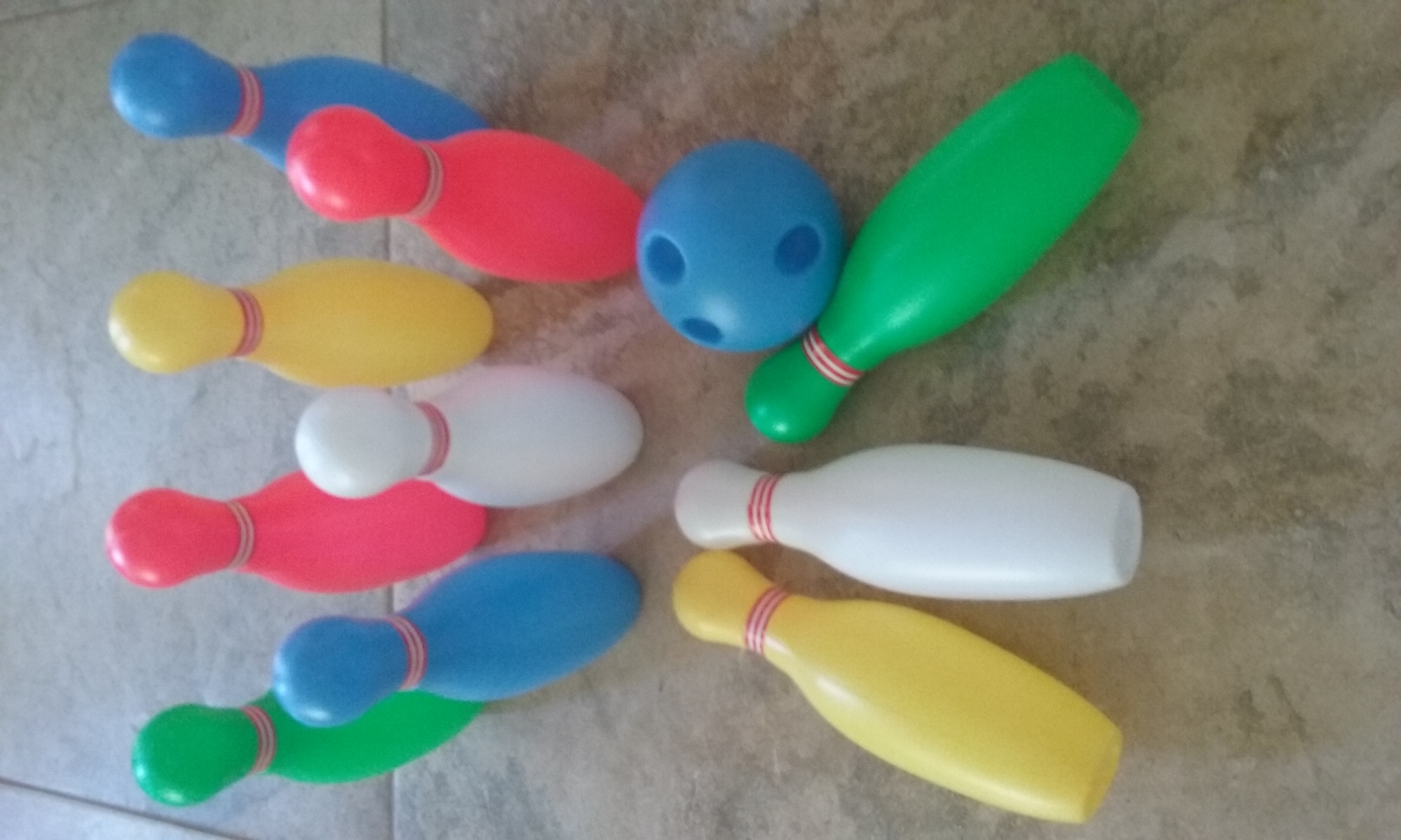 COLORFUL MINI BOWLING SET