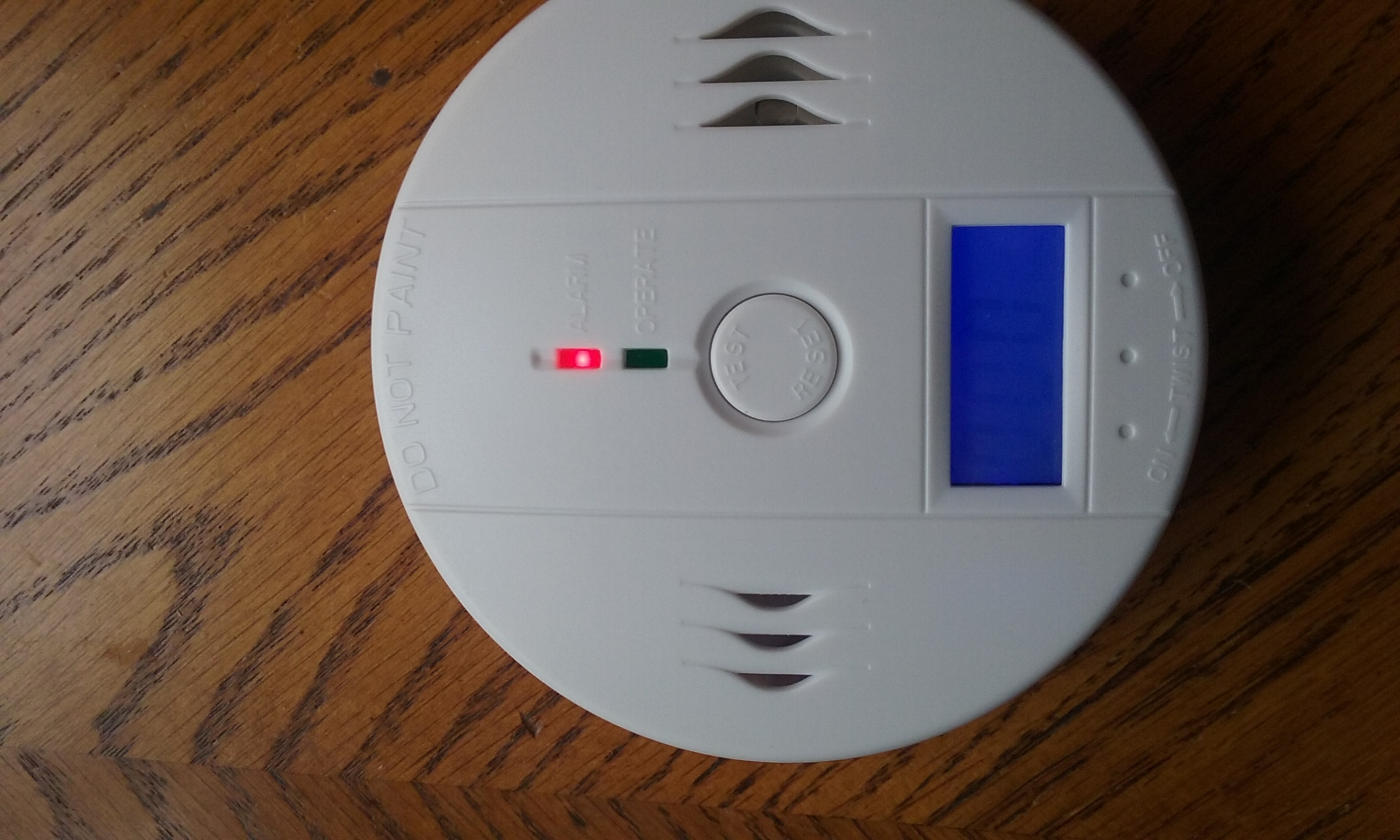 BATTERY-OPERATED LED CARBON MONOXIDE GAS DETECTOR